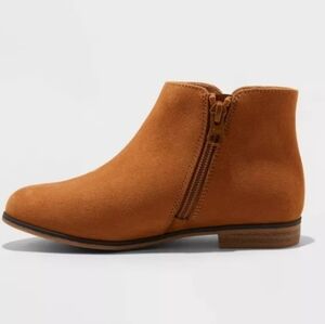 🙍🏼‍♂️⬆️Cat and Jack Penelope boots